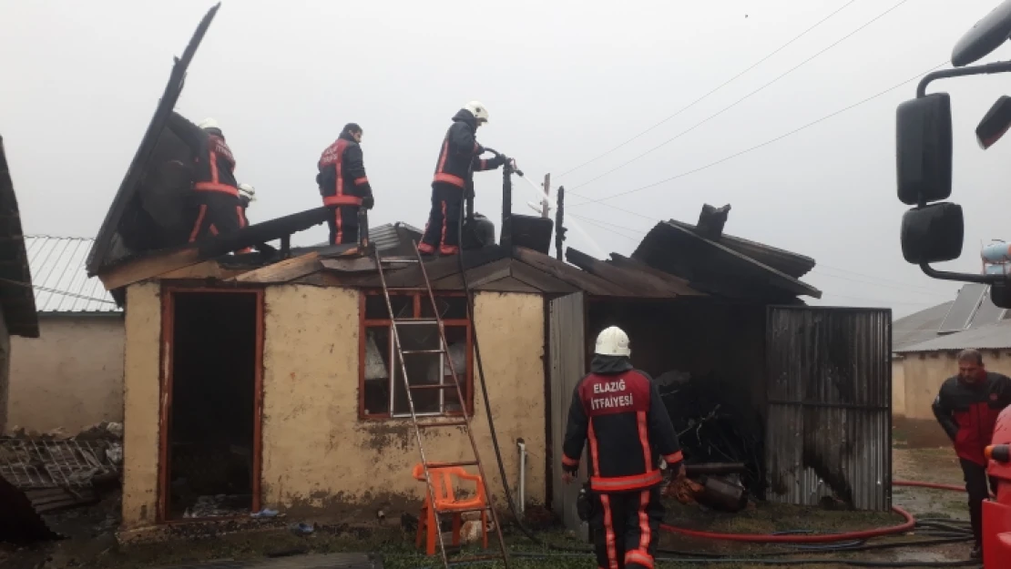 Beşevler Köyünde Kömürlük Yangını Korkuttu