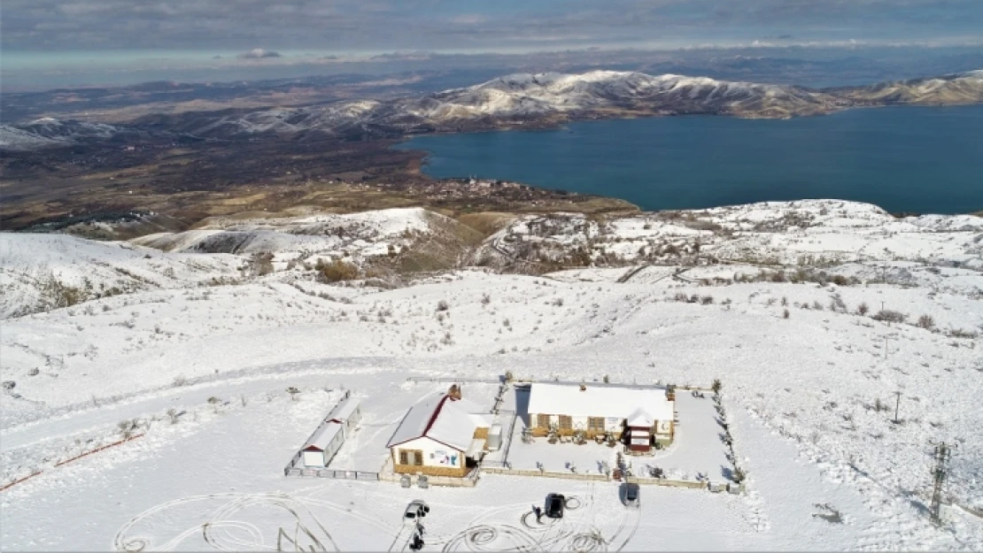 Hazar Baba Dağına Yılın İlk Karı Yağdı, Muhteşem Göl Manzaralı