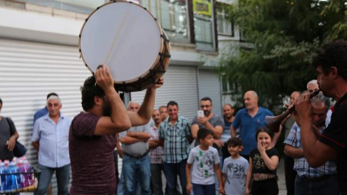 Bu Davulcu Başka Davulcu !