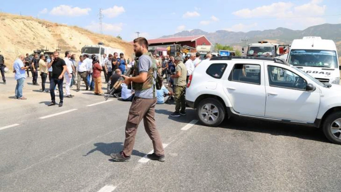 HDP'li Vekil Güvenlik Güçleriyle Tartıştı, Yolu Kapattı