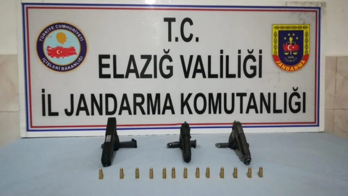 Palu'da Jandarma Ekipleri, Ruhsatsız 3 Tabanca Ele Geçirdi