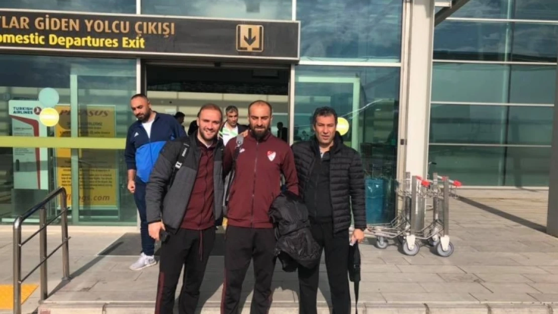 Elazığspor Ümraniye Maçı İçin İstanbul'a Gitti