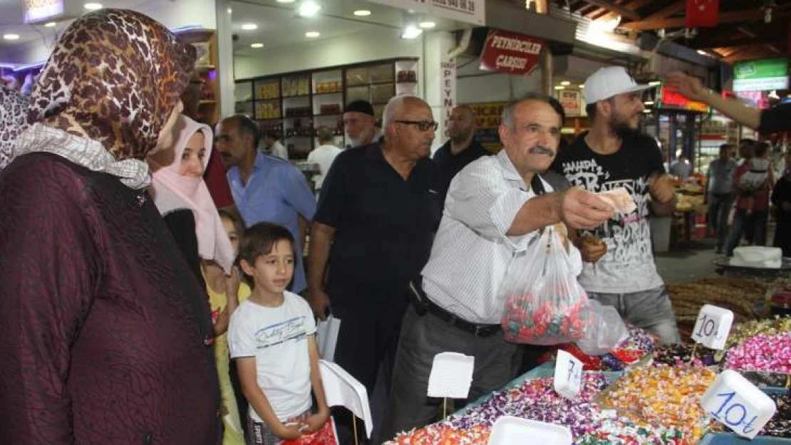 Kapalı Çarşı ve Bakırcılar Çarşısında Bayram Yoğunluğu