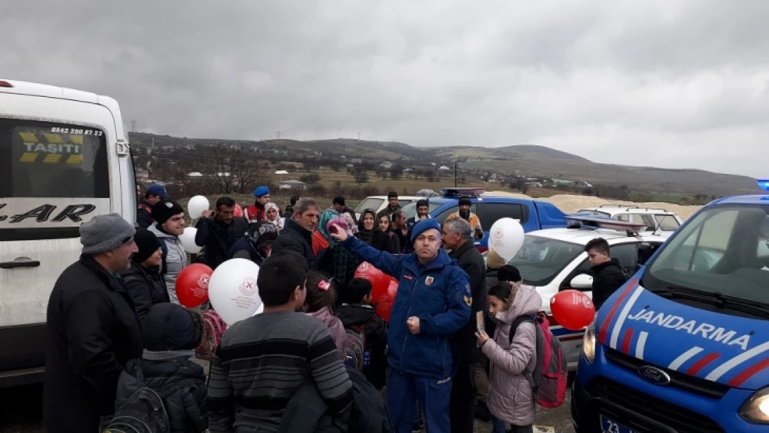 Jandarma Ekipleri Öğrenci Servislerini Denetledi