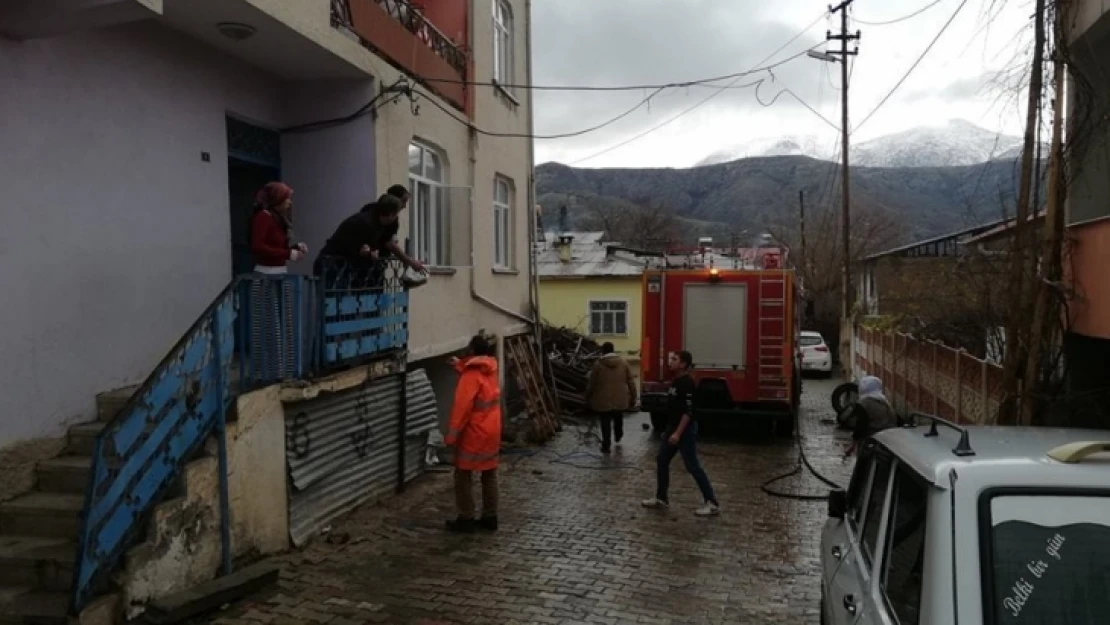 Bu Karda Kış'da Evi Yandı, Eşyalar Kullanılamaz Hale Geldi !