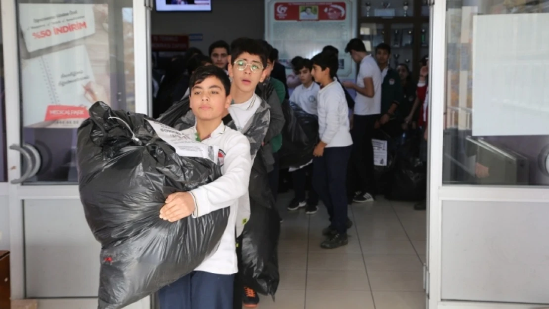 Bu Çocuklar Alınlarından Öpülür, Hayır Çarşısına Yardım