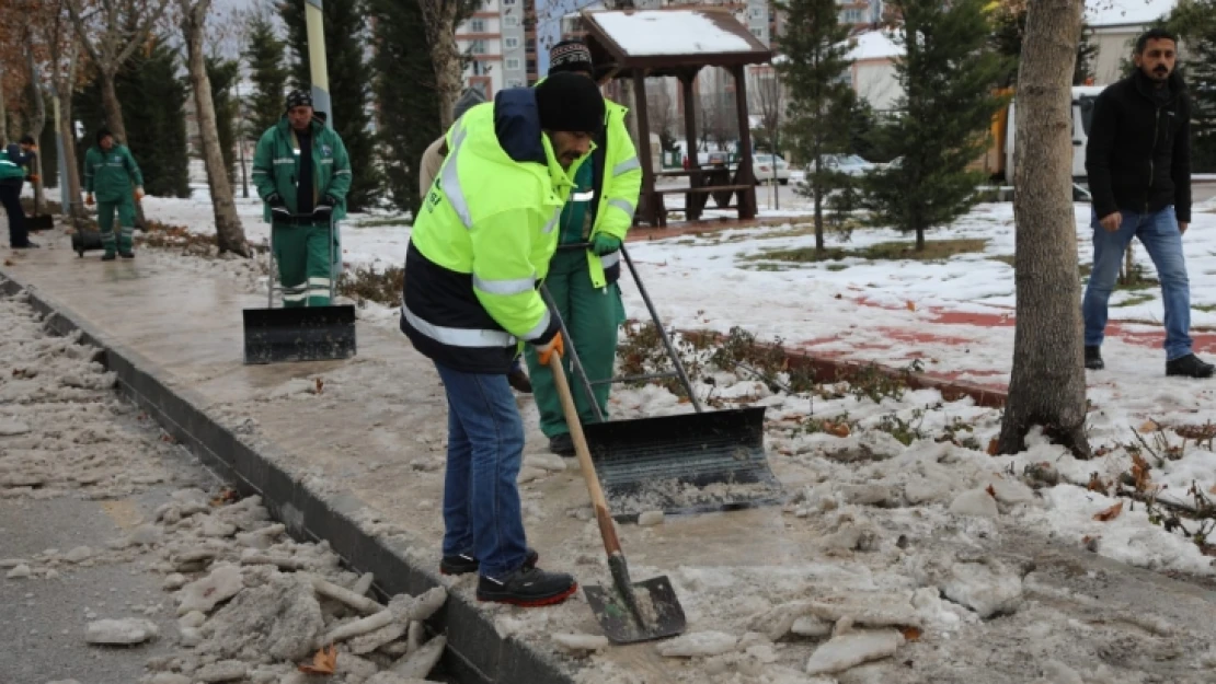 Belediyeden Buzlanmaya Karşı Önlem