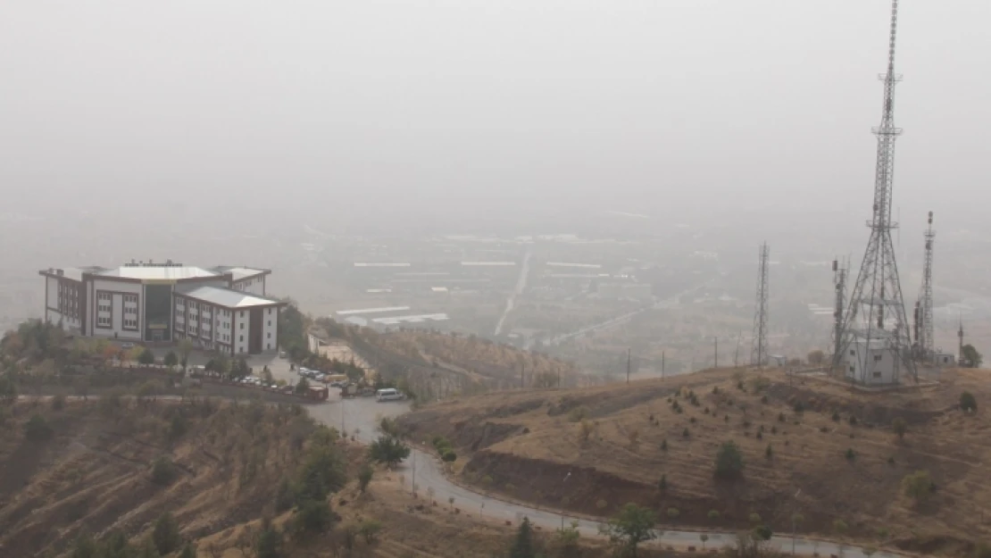 Elazığ'ı Toz Bulutu Kapladı