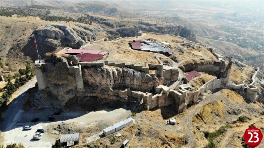 Harput Kalesi kazılarında 7 yılda 110 bin adet obje çıktı