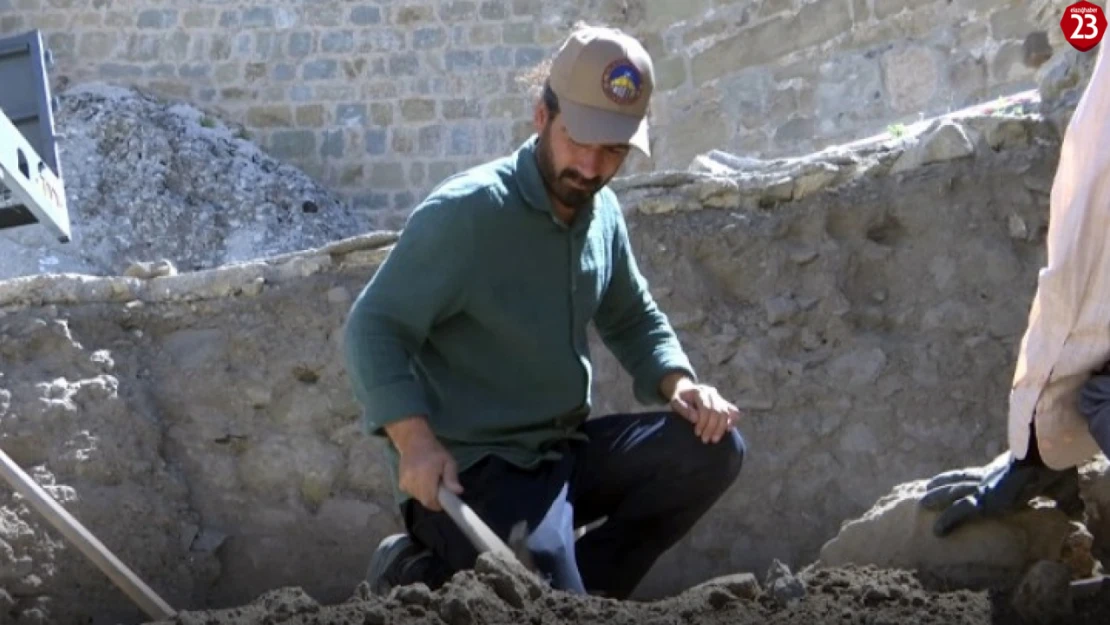 Harput Kalesi'nde Kazı Yapan İşçi, Şimdi Sanat Tarihi Öğrencisi