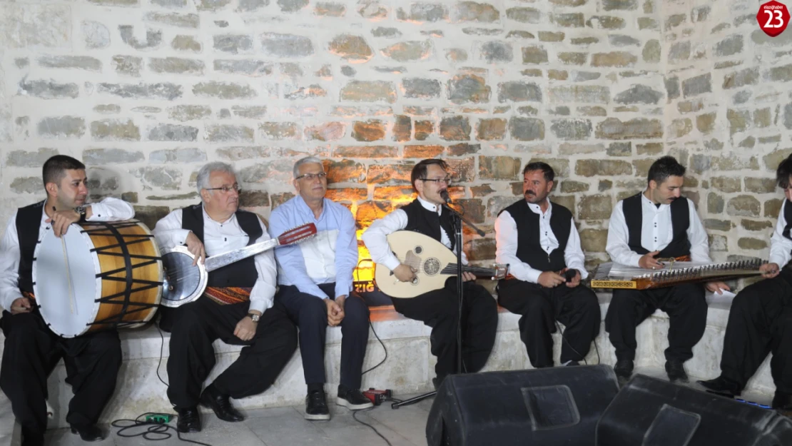 Harput'ta Kürsübaşı Dinletileri Yoğun İlgi Görüyor