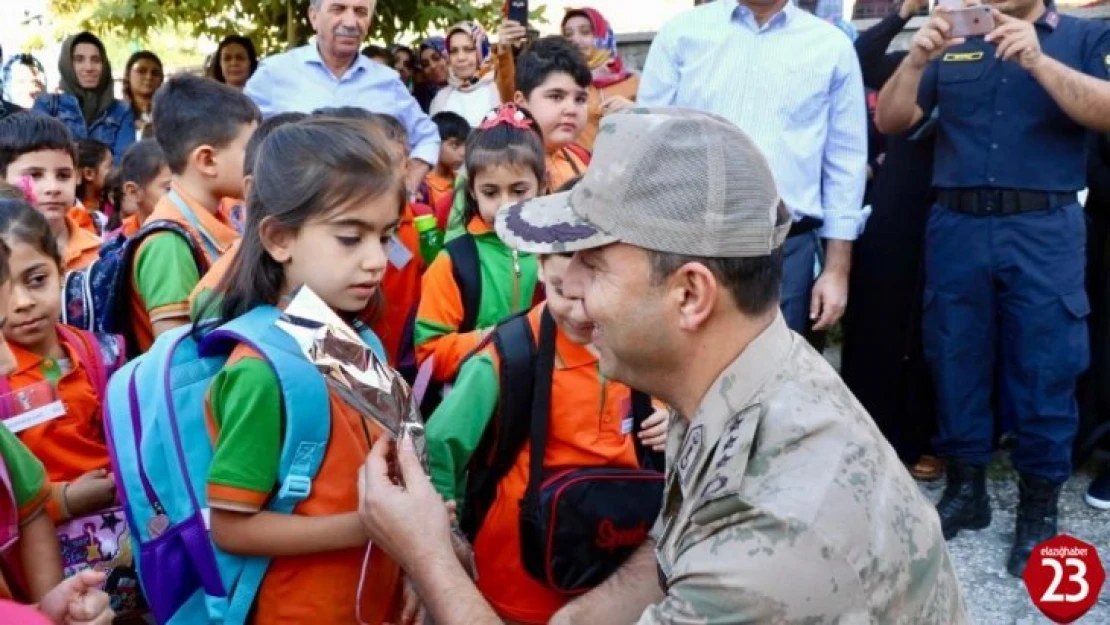 Elazığ İl Jandarma Komutanı İnan, Öğrencilerle Bir Araya Geldi