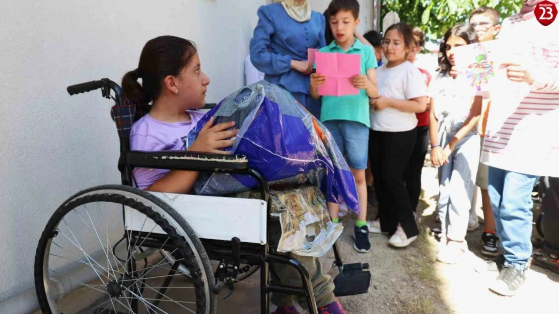 Elazığ'da İlkokul Öğrencilerinden Alkışlanacak Hareket