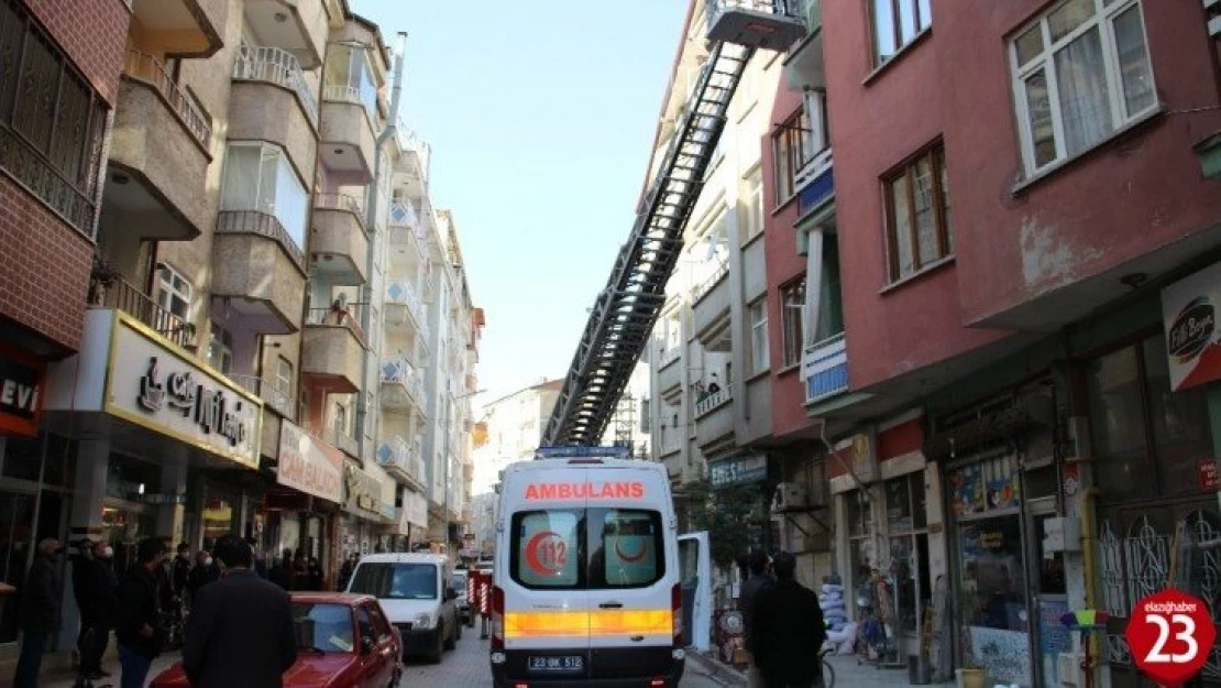 İtfaiye camı kırıp içeri girdi, 56 yaşındaki kadının cansız bedeniyle karşılaştı