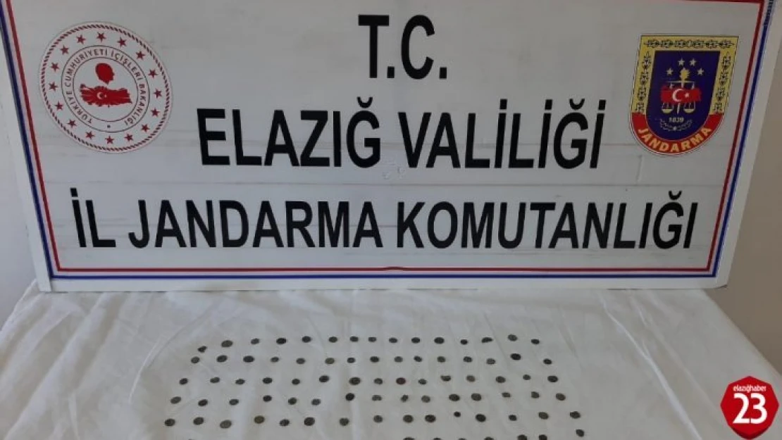 Jandarma alıcılı kılığında 103 adet tarihi obje ele geçirdi