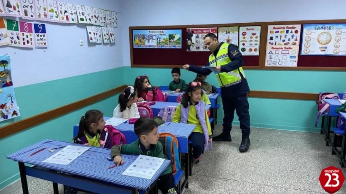 Jandarma ekiplerinden öğrencilere trafik semineri