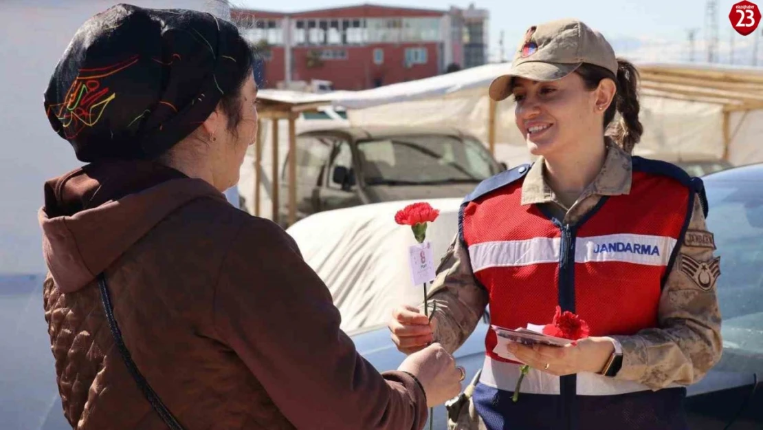 Elazığ'da Kadın Jandarma Personelinden Anlamlı 8 Mart Etkinliği