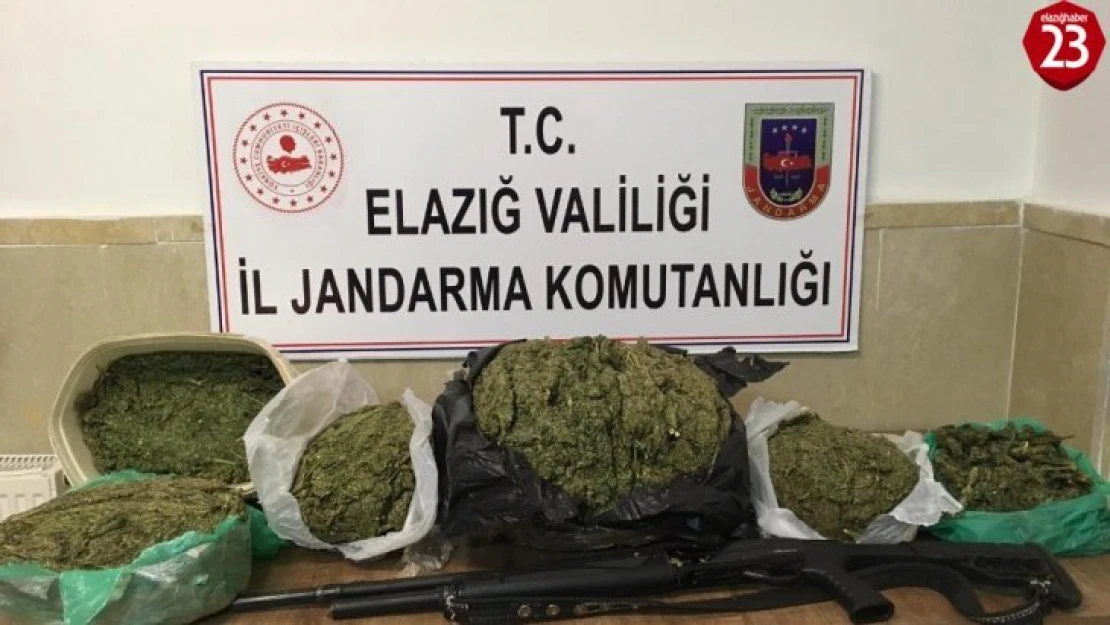 Jandarma takip etti, 2 şüpheliyi 12 kilo 870 gram esrarla yakaladı