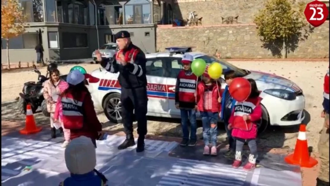 Jandarmadan çocuklara trafik eğitimi