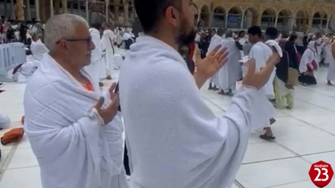 Kabe'de Müslümanlar depremzedeler için dua etti