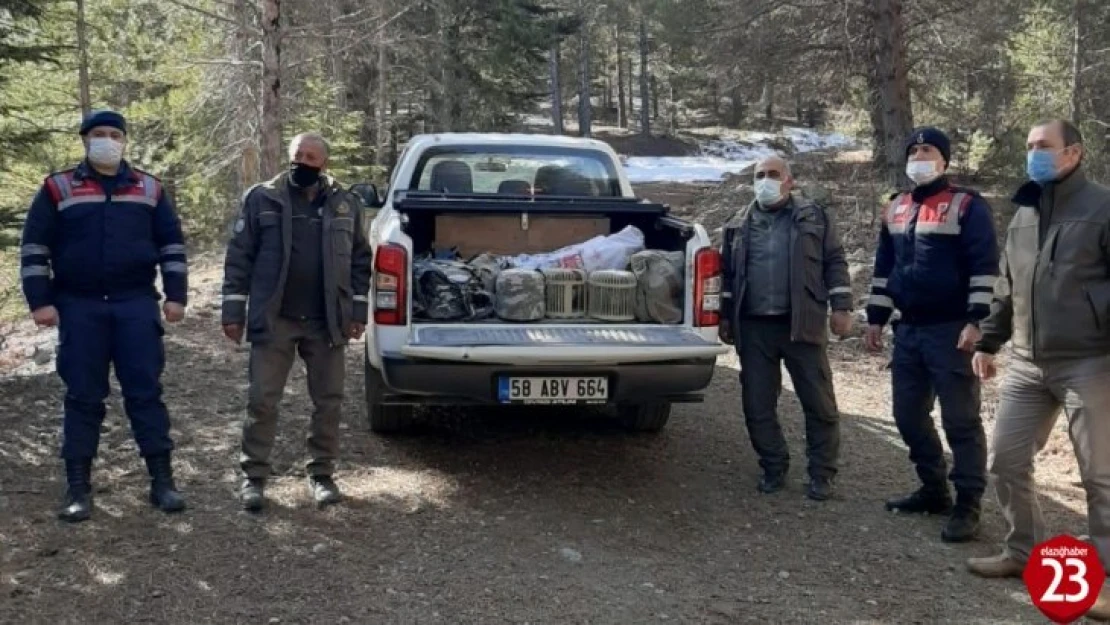 Kaçak avcılar yakalandı, araçta bulunan keklikler doğaya salındı