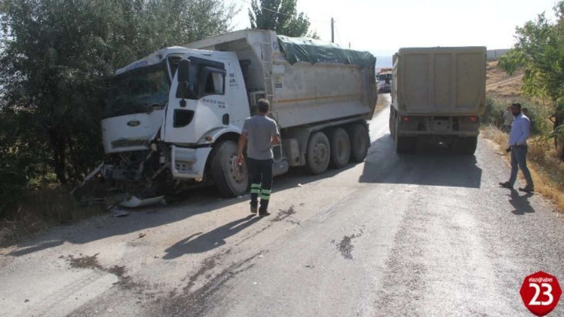 Tadım Köyünde Kamyonlar Çarpıştı, 1 Kişi Yaralandı