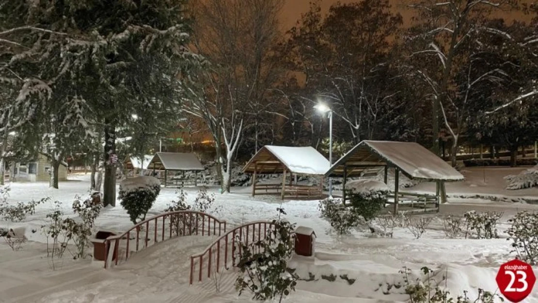 Kar Elazığ'ı beyaza bürüdü, ortaya kartpostallık görüntüler çıktı