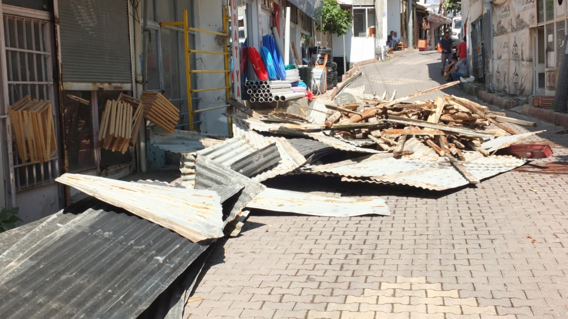 Keban'da Şiddetli Fırtına Yaşamı Olumsuz Etkiledi