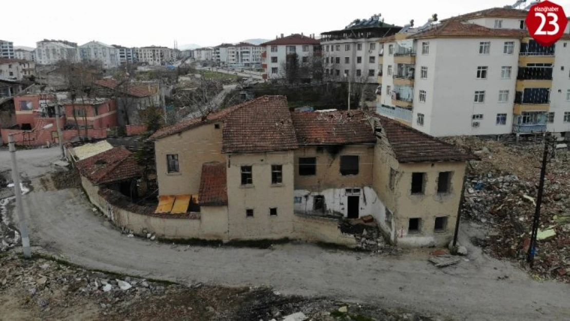 Kerpiç konakta 90 yıllık tahıl ambarları ortaya çıktı