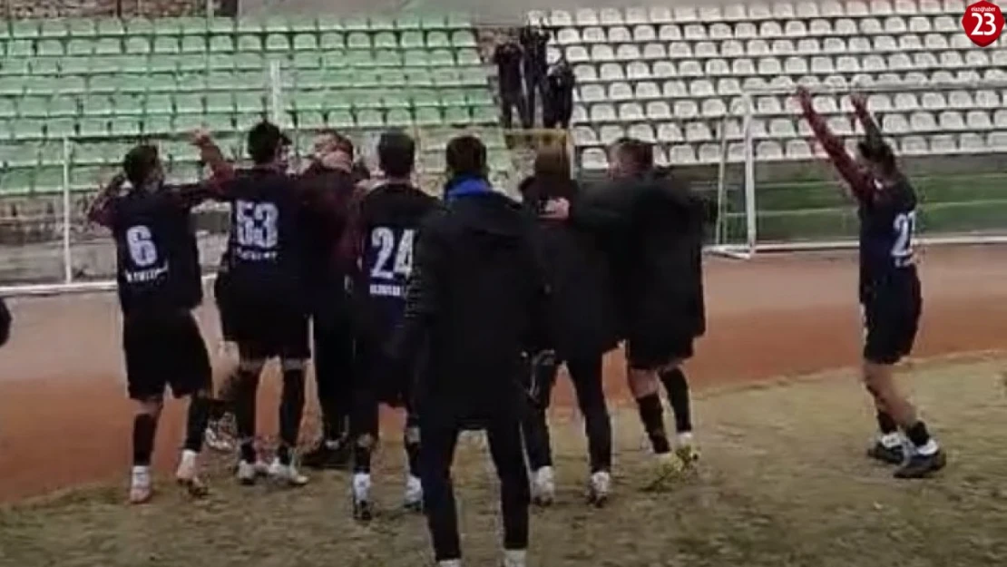 Kırşehir'de 23 Elazığ FK'yı 3 taraftar yalnız bırakmadı