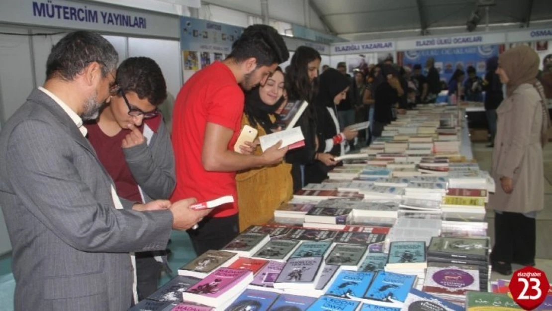 Kitap Fuarını 3 Günde 30 Bin Kişi Ziyaret Etti