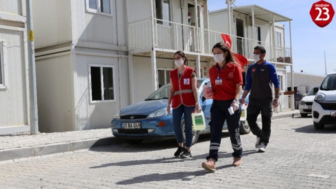 Konteyner kentte yaşayan ailelere, dezenfektan dağıtıldı