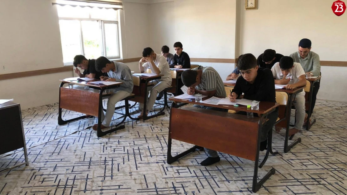 Kovancılar'da Hafızlık Eğitimi Kapsamında Meal, Dini Bilgiler ve Tecvid Sınavı Yapıldı