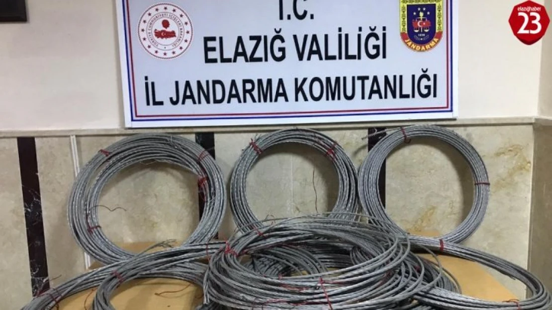 Köyün elektrik kablolarını çalan 2 şüpheli yakalandı