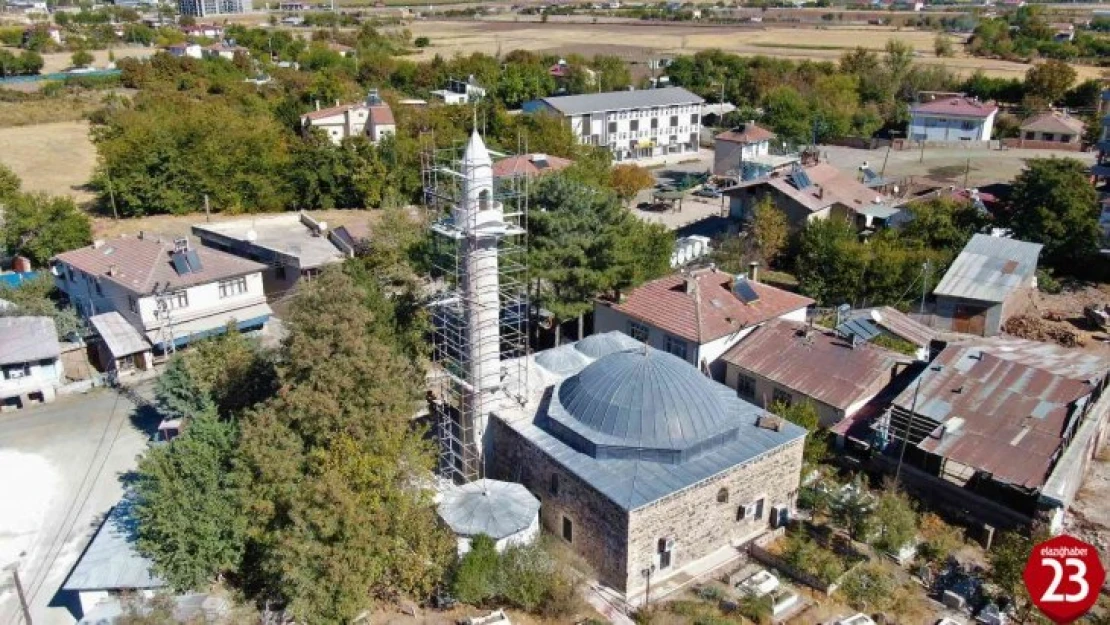 Leyleklerin yuva yapması nedeniyle yenileme çalışmaları ertelenen 386 yıllık caminin restorasyonu tamamlandı