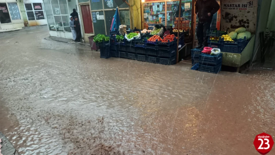 Maden'de Sağanak Su Baskınlarına Neden Oldu