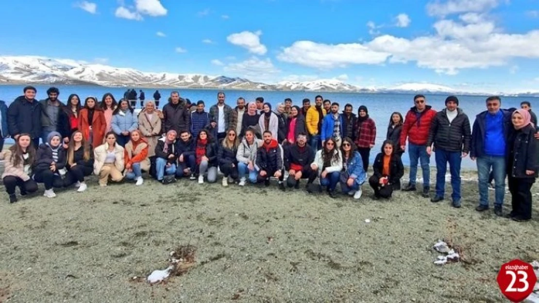 Masa tenisi sporcuları Elazığ'ı gezdi