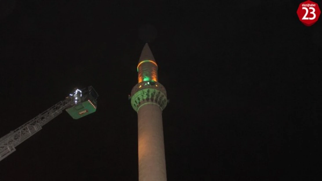 Minaredeki intihar girişimini imam engelledi