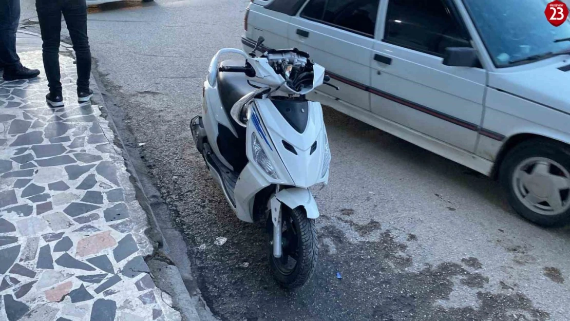 Elazığ'da Trafik Kazası: Otomobil ile Motosiklet Çarpıştı, 2 Kişi Yaralandı