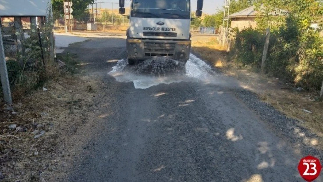 Muhtar, karantinaya aldığı köyünü köşe bucak dezenfekte ettirdi