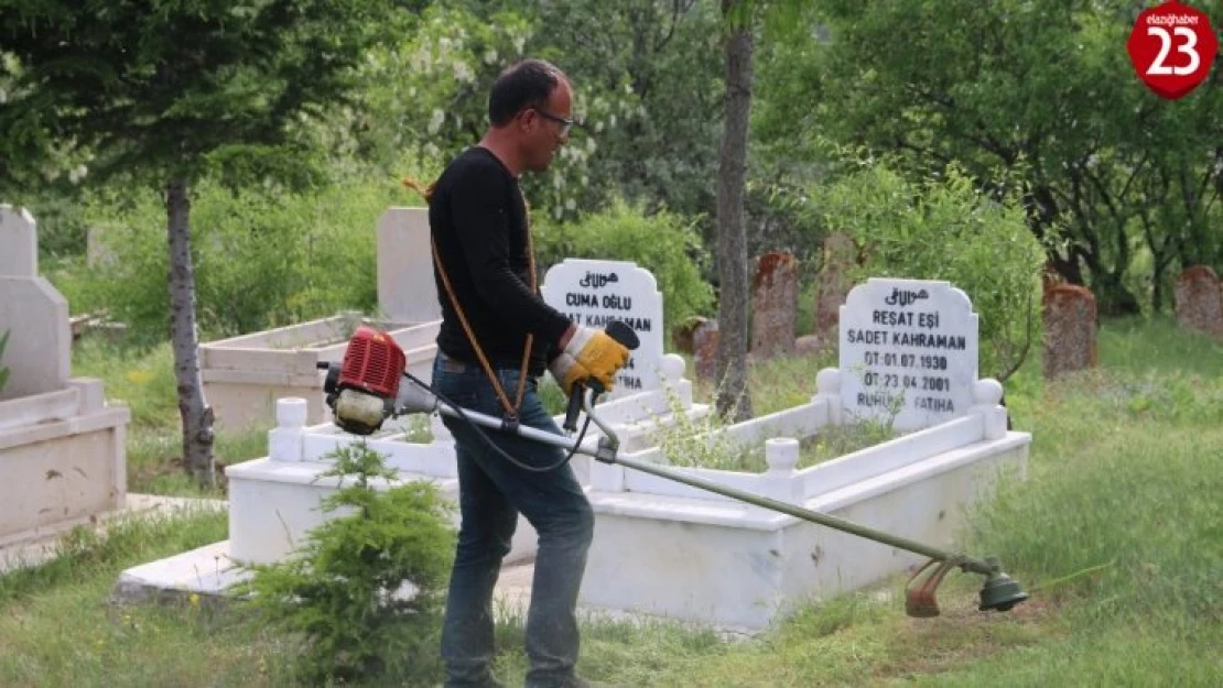 Muhtardan mahalle mezarlığına Vefa hizmeti