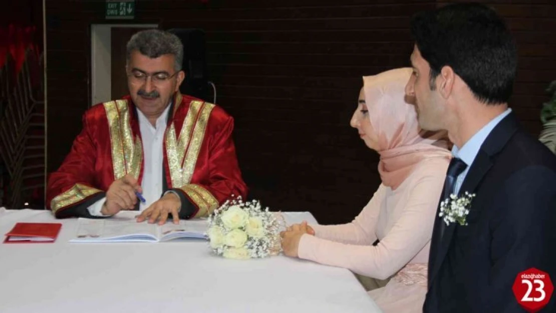 Elazığ'da Nikah Dairelerinde 22.02.2022 Yoğunluğu