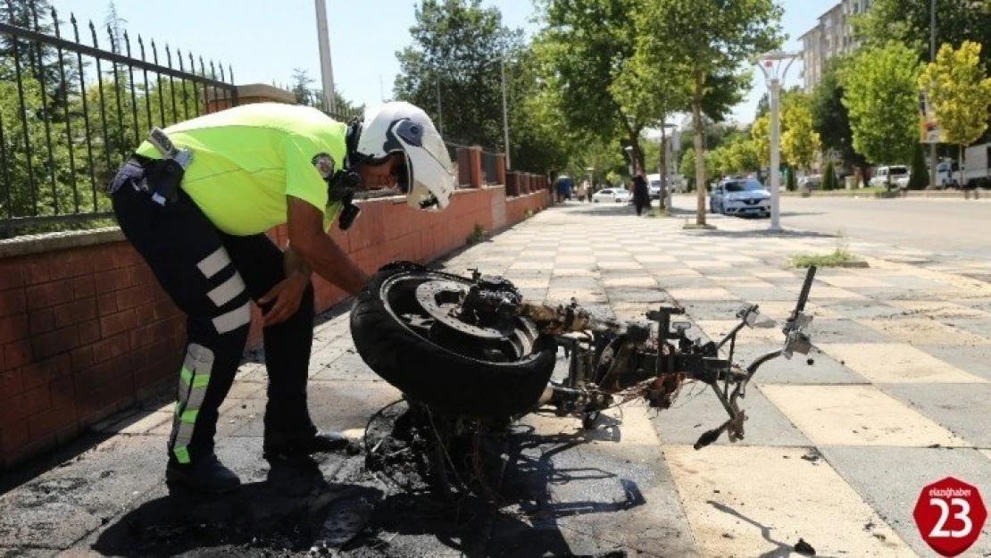 Ödünç aldığı motosikleti sinirlenince yaktı