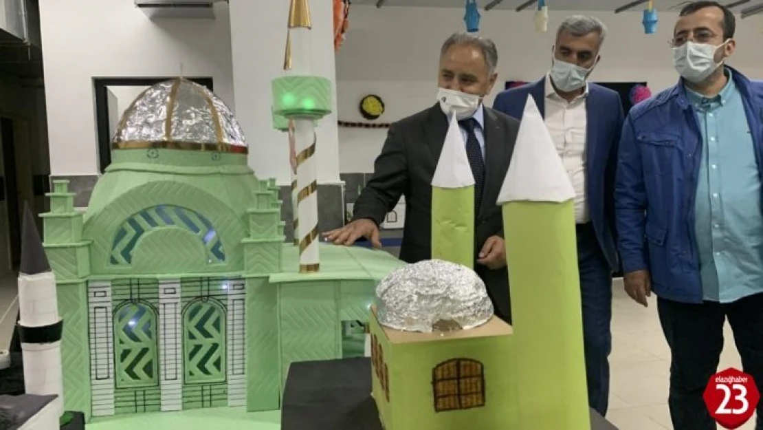 Öğrenciler atık malzemelerden eser yaptı, sergi açıldı