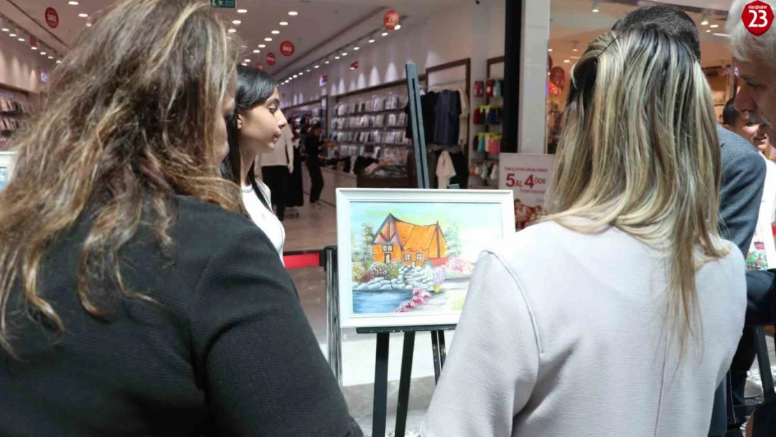 Öğrencilerin yıl sonu resim sergisi büyük beğeni topladı