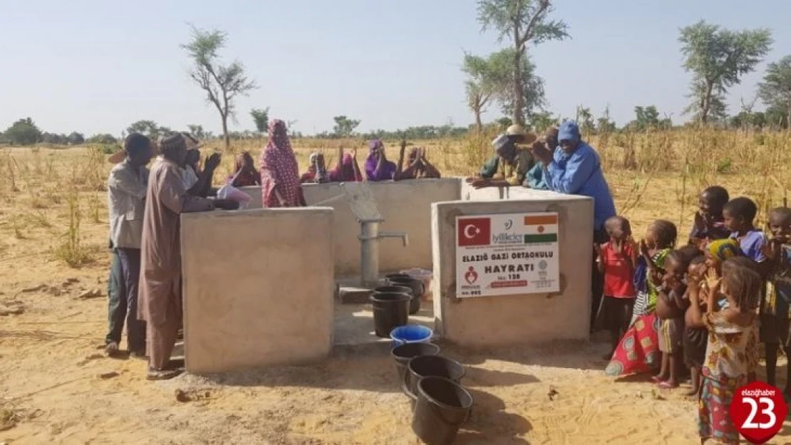 Öğretmen ve Öğrencilerden Nijer'e Su Kuyusu