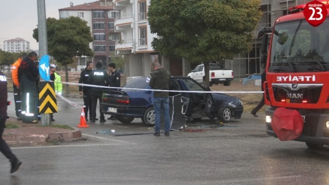 Otomobil Direğe Çarptı, Anne Baba Yaralandı, Çocukları Hayatını Kaybetti