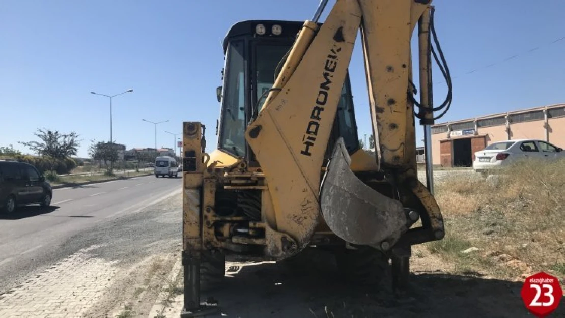 Otomobil kepçeye çaptı: 3 yaralı