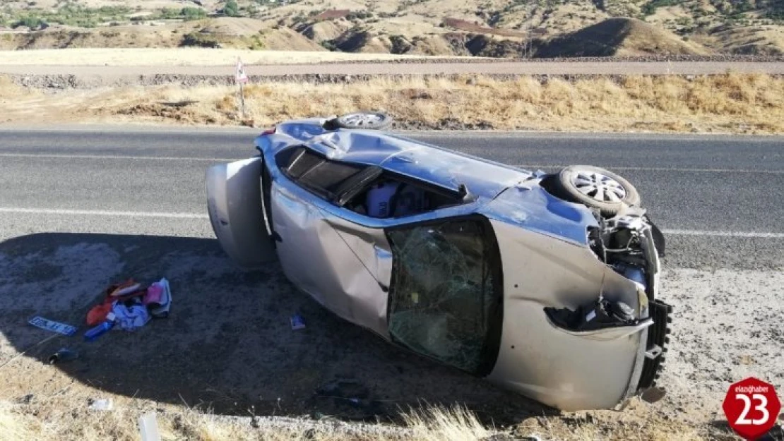 Palu'da Otomobil Levhaya Çarpıp Devrildi, 1 Yaralı