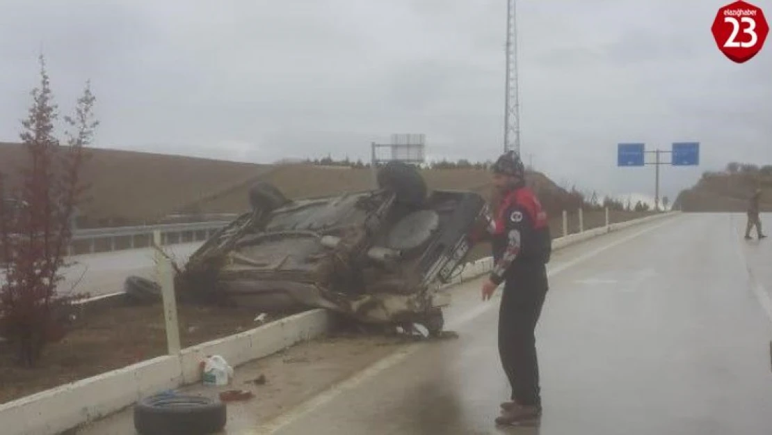 Otomobil ters döndü, sürücü yara almadan kurtuldu
